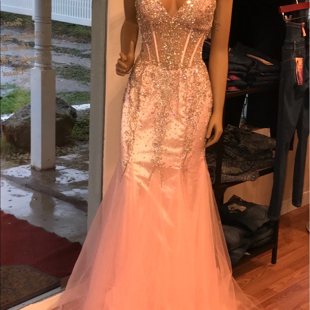 ALLY’S COLLECTION GOWN - Picture 3 of 9